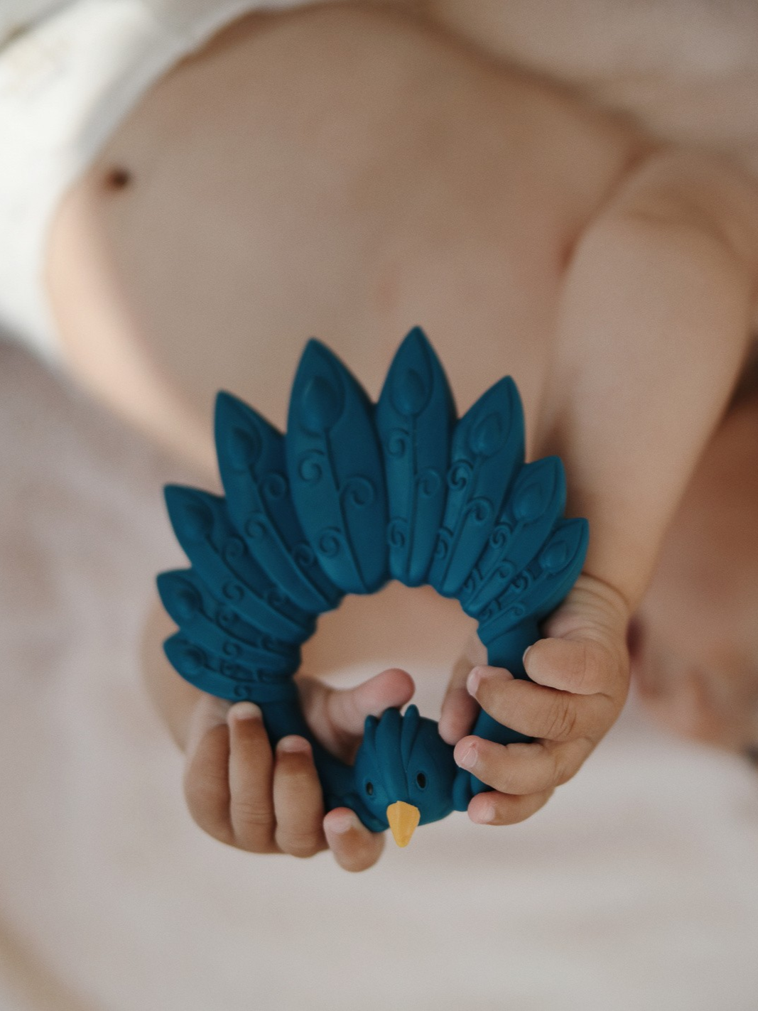 Natruba - gryzak z naturalnego kauczuku Paw niebieski Natruba - gryzak z naturalnego kauczuku Paw niebieski