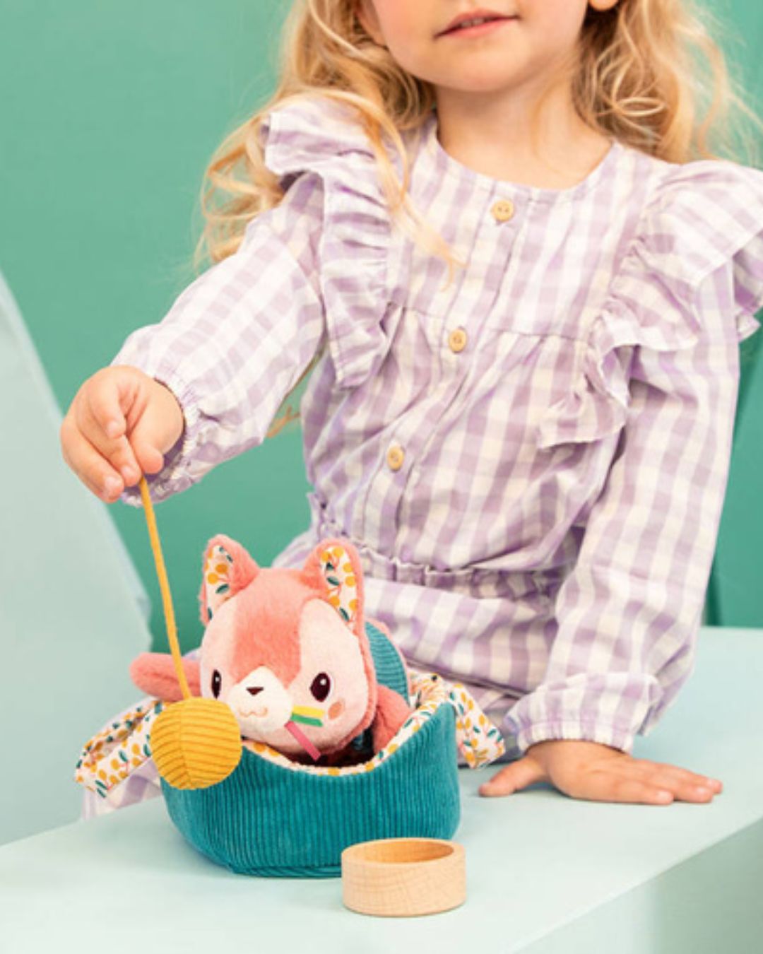 Lilliputiens - przytulanka kotek z koszyczkiem i akcesoriami Kotka Jeanne 12 m+
