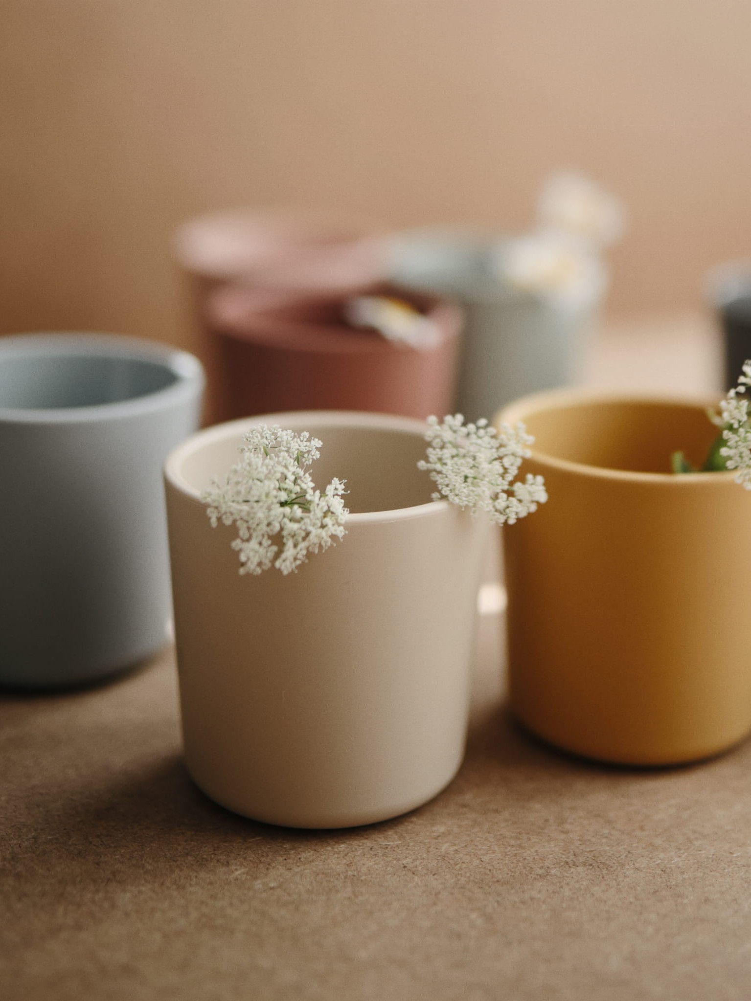 Mushie - kubeczki do nauki samodzielnego picia Pale Daffodil