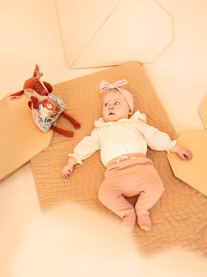 Lilliputiens - przytulanka aktywizująca z lusterkiem "A kuku" Sarenka Stella 6 m+