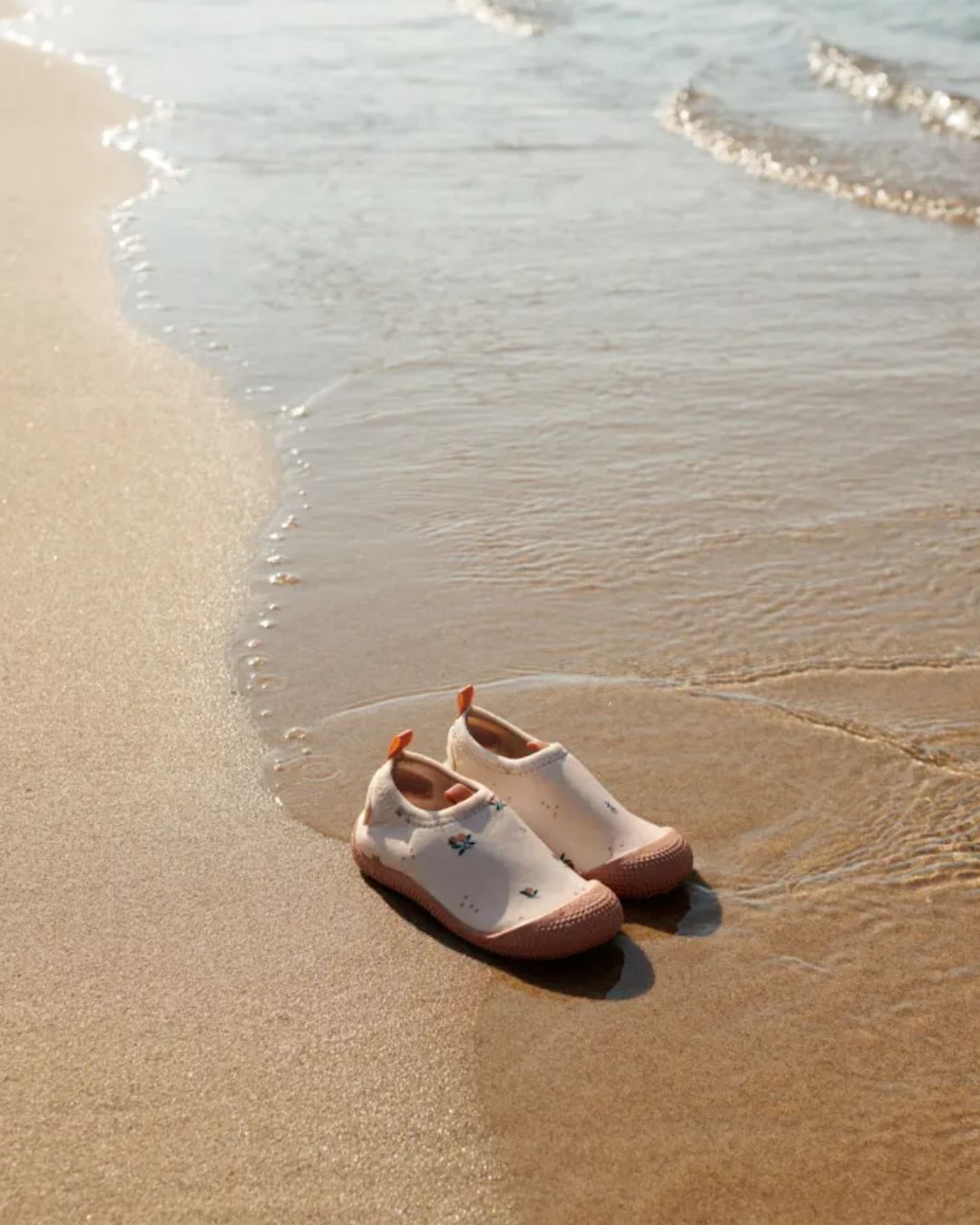 Liewood - buty do wody dziecięce Sanjia Sea Shoe peach sea shell