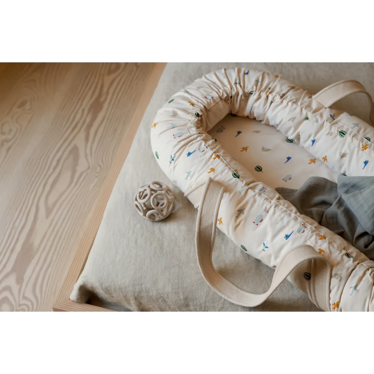 Liewood - kokon niemowlęcy gniazdko Gro Printed Babylift aviator ecru