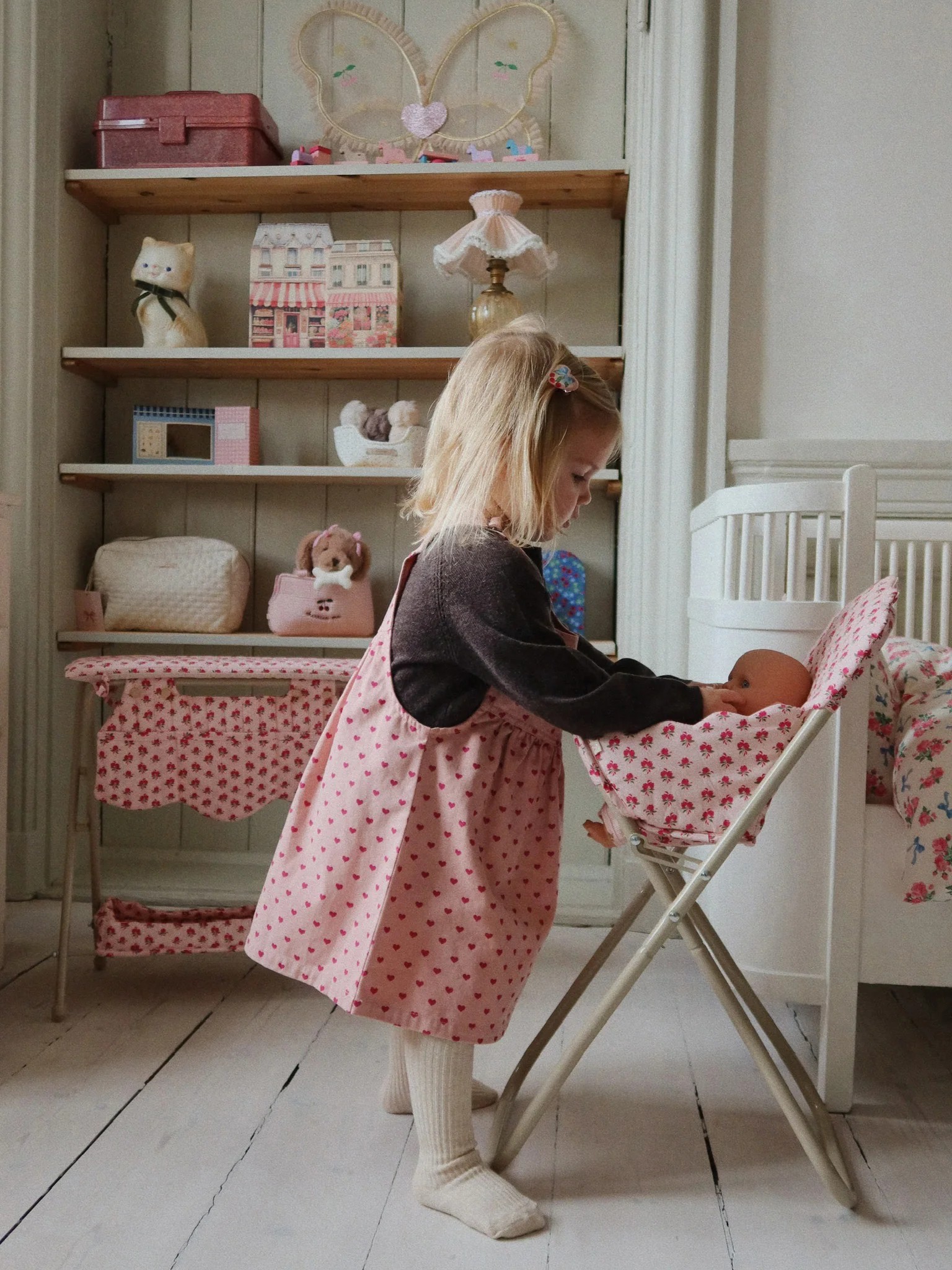 Konges Sløjd - krzesełko do karmienia dla lalek Rosie Rose