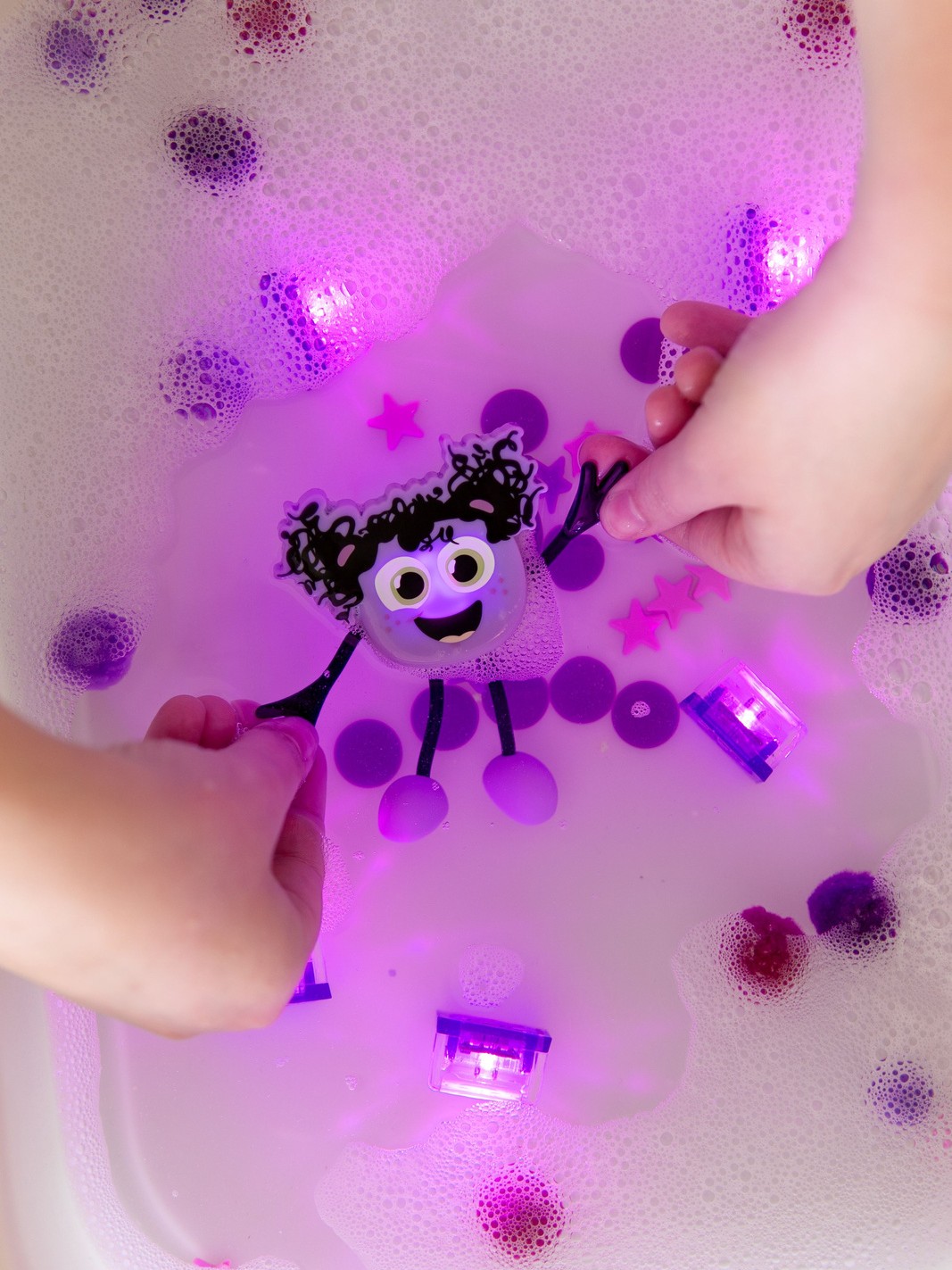 Glo Pals - zabawka do kąpieli fioletowe kostki sensoryczne świecące w wodzie Lumi