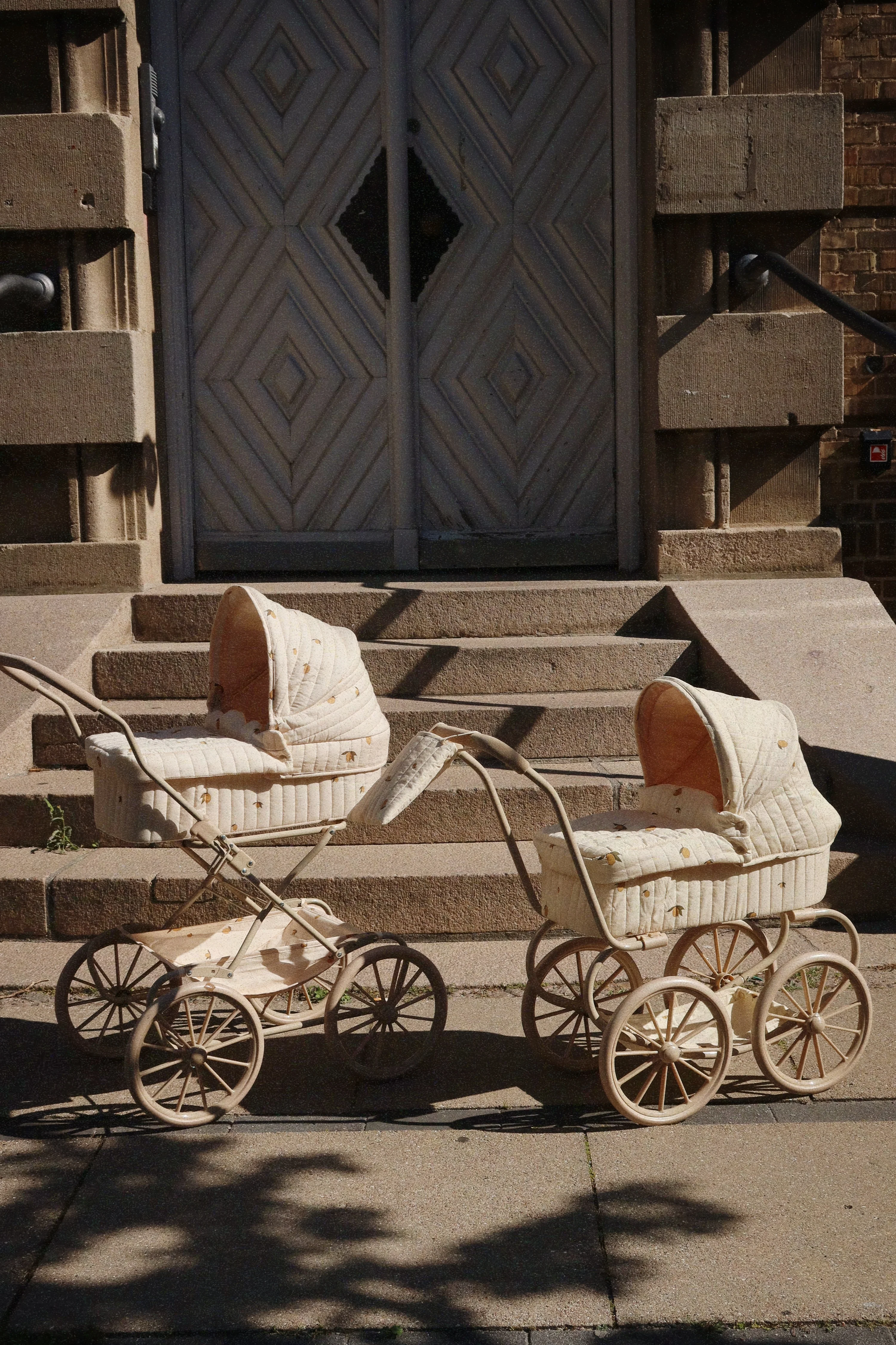 Konges Sløjd - mały wózek dla lalek Minnie Doll Pram Lemon