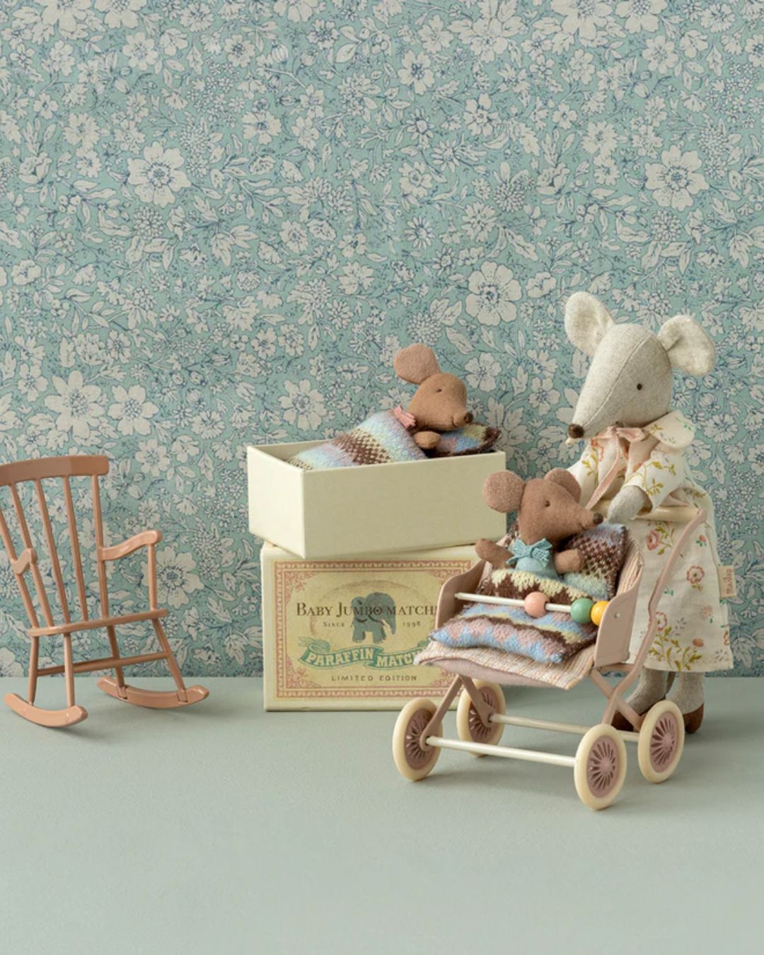 Maileg - myszka dziewczynka w pudełku Baby mouse Sleepy