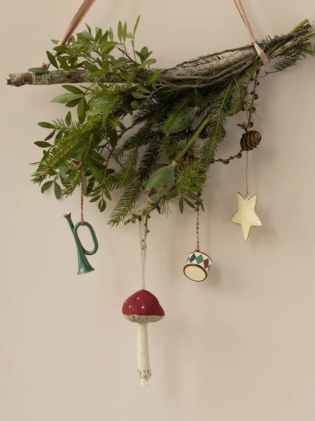 Maileg - bożonarodzeniowa dekoracja metalowa trąbka Dark Green