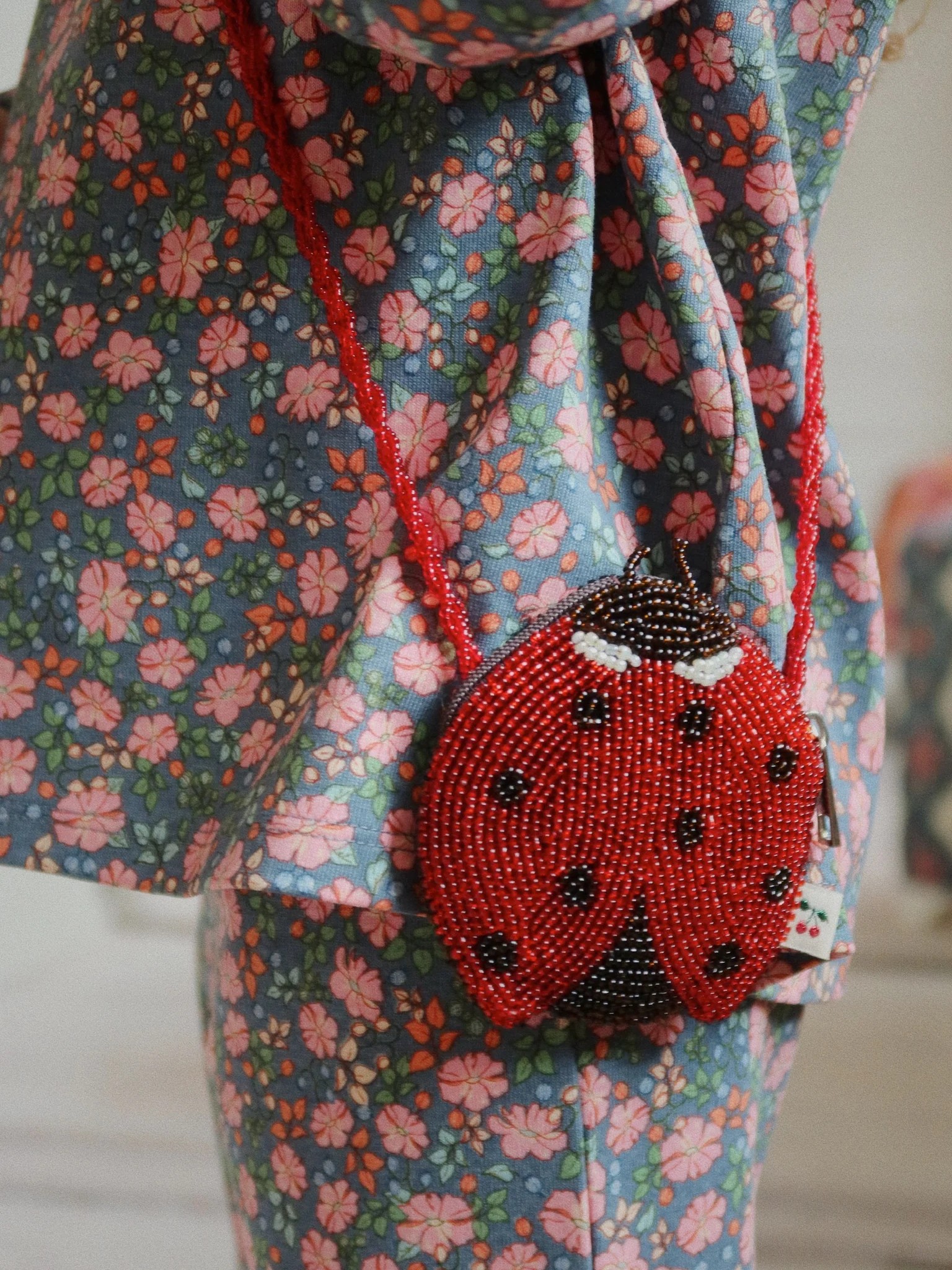 Konges Sløjd - wyszywana koralikami torebka Ladybug