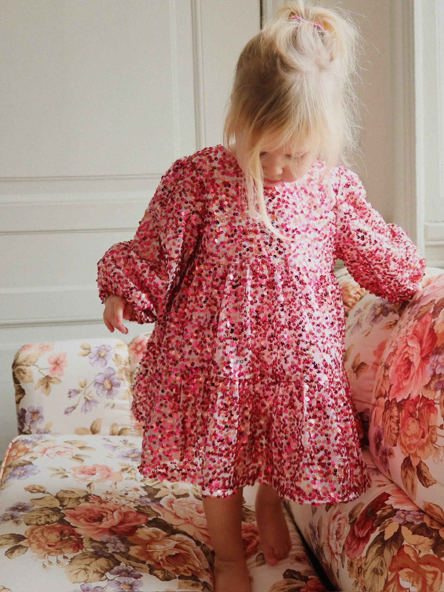 Konges Sløjd - sukienka Lila Sequins Bow Dress Sparkling Sangria