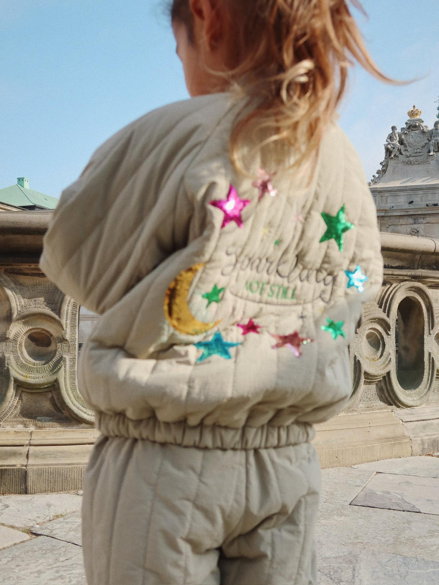 Konges Sløjd - pikowana kurtka bomberka Juno Sequin Bomber Jacket Laurel Oak