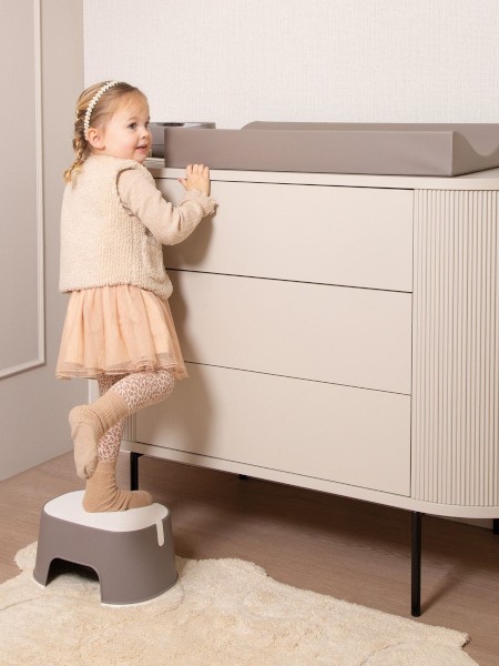 Bébé-jou - stopień podest podwyższający dla dziecka Grow Chalk Brown Bébé-jou - stopień podest podwyższający dla dziecka Grow Chalk Brown