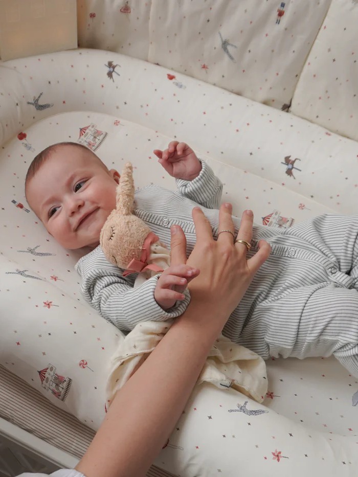 Cam Cam Copenhagen - gniazdko niemowlęce kokon Carousel Cam Cam Copenhagen - gniazdko niemowlęce kokon Carousel