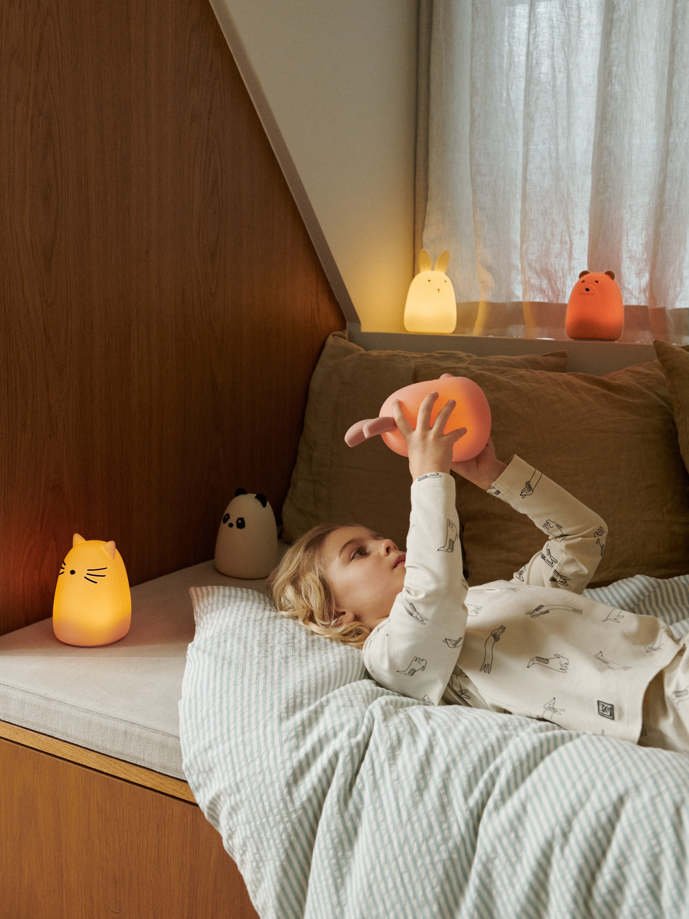 Liewood - lampka dekoracyjna LED Winston Night Light Rabbit dark rose Liewood - lampka dekoracyjna LED Winston Night Light Rabbit dark rose