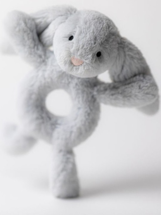 Jellycat - króliczek grzechotka szara 18 cm