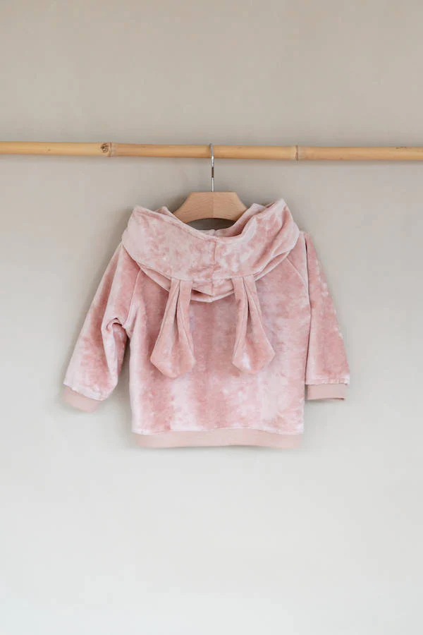 Bamboom - aksamitny kardigan z kapturem i uszami królika jasnoróżowy Bamboom - aksamitny kardigan z kapturem i uszami królika jasnoróżowy