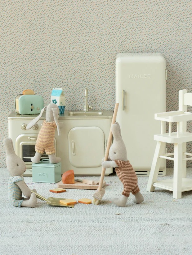 Maileg - miniaturowy zestaw śniadaniowy z chlebem, deską i nożem