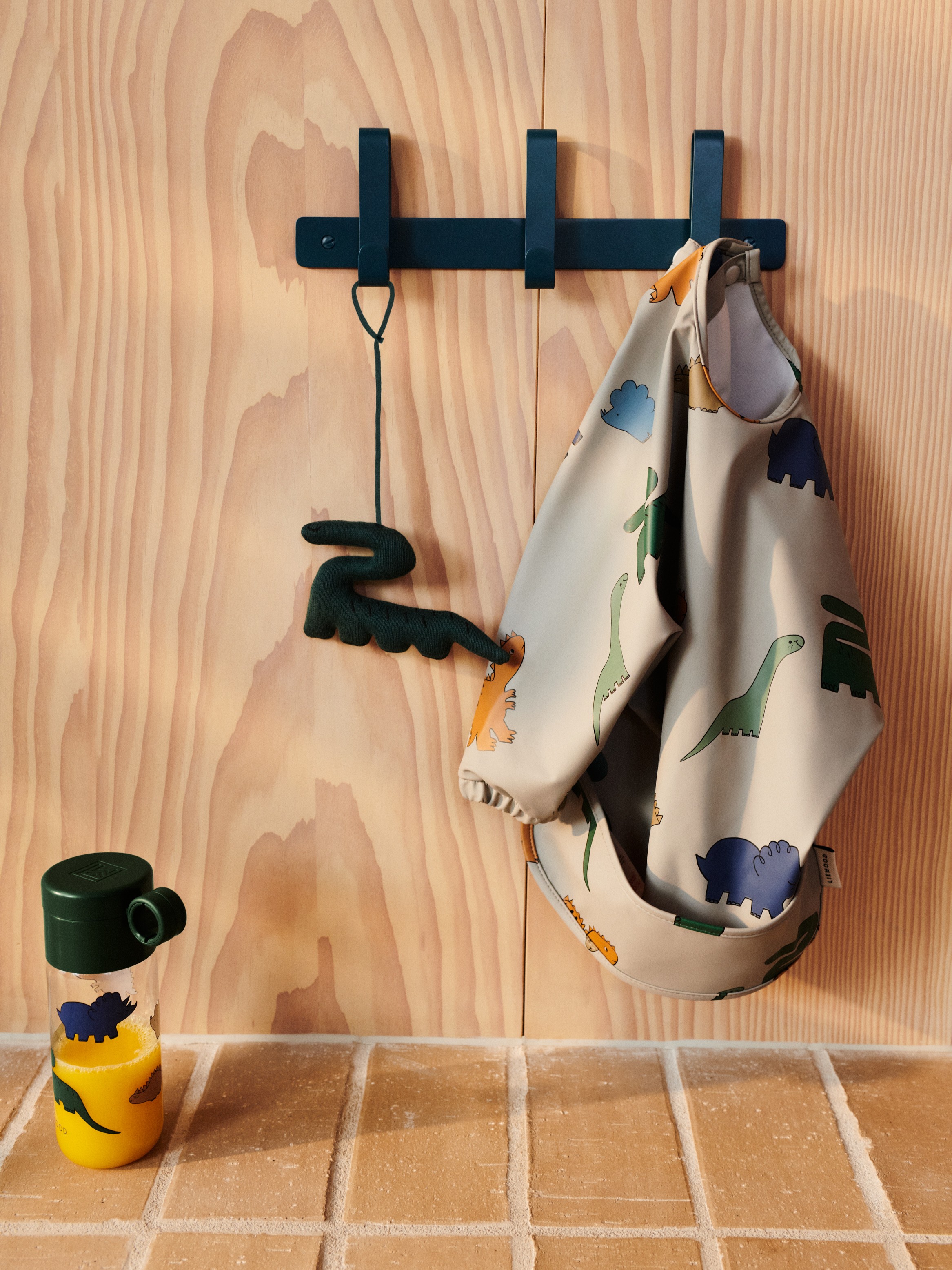 Liewood – śliniak niemowlęcy z rękawami Merle Printed Cape Bib